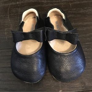 Robeez Sofia first kicks baby girl leather shoes.